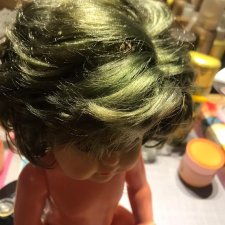 Зелень на волосах немок