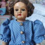 Очень красивая антикварная девочка