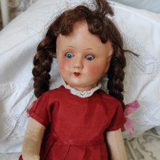 Очень хорошенькая куколка удобного размера)