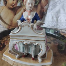 Красивая статуэтка