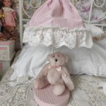 Винтажный мишка под лампой