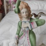 Очень красивая бисквитная статуэтка