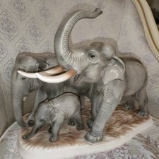Огромная композиция Слоны