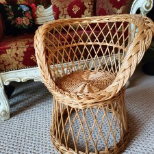 Шикарное кресло для больших кукол