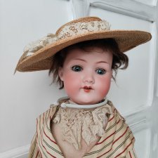 Большая красивая девочка Марсель