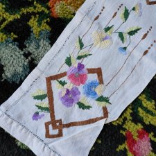 Антикварная вышивка