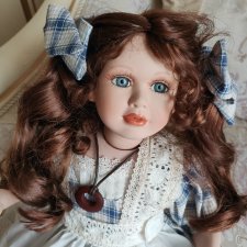 Очень яркая и красивая кукла