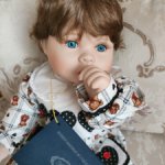 Красивая характерная фарфорка