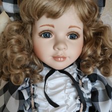 Исключительно красивая винтажная кукла