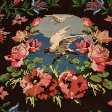 Антикварная вышивка в кукольный интерьер