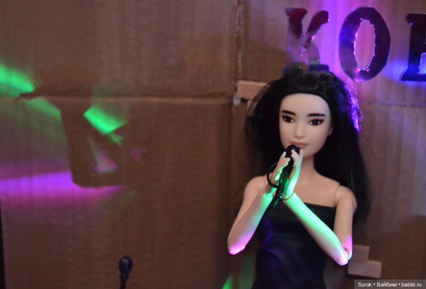 В Международный день брюнеток