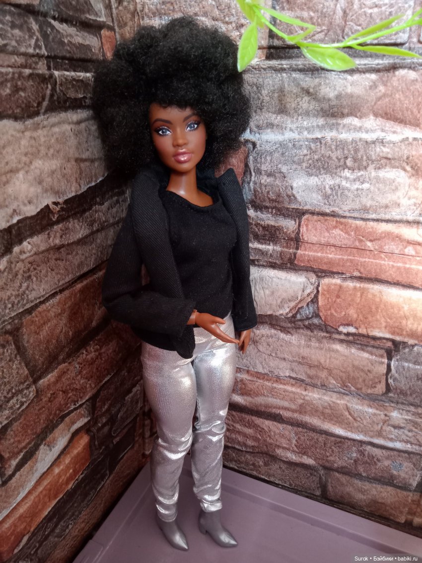 В Международный день брюнеток