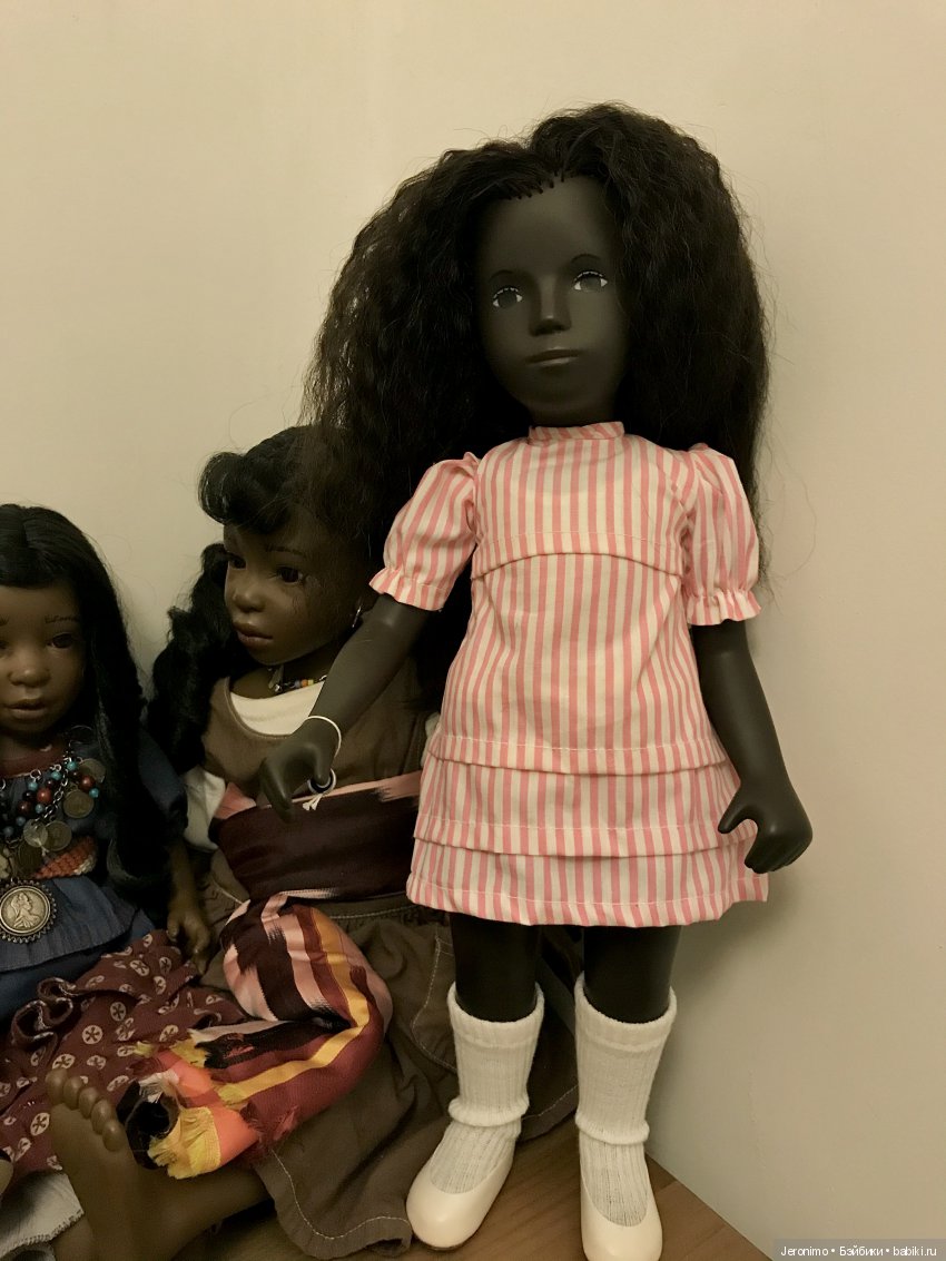 Всех благ в Новом году вам желает стильная Кора, да и все все все наши красавицы