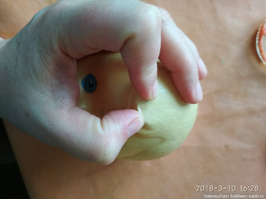 Как заклеить трещины и дырки в целлулоиде (фото 9)