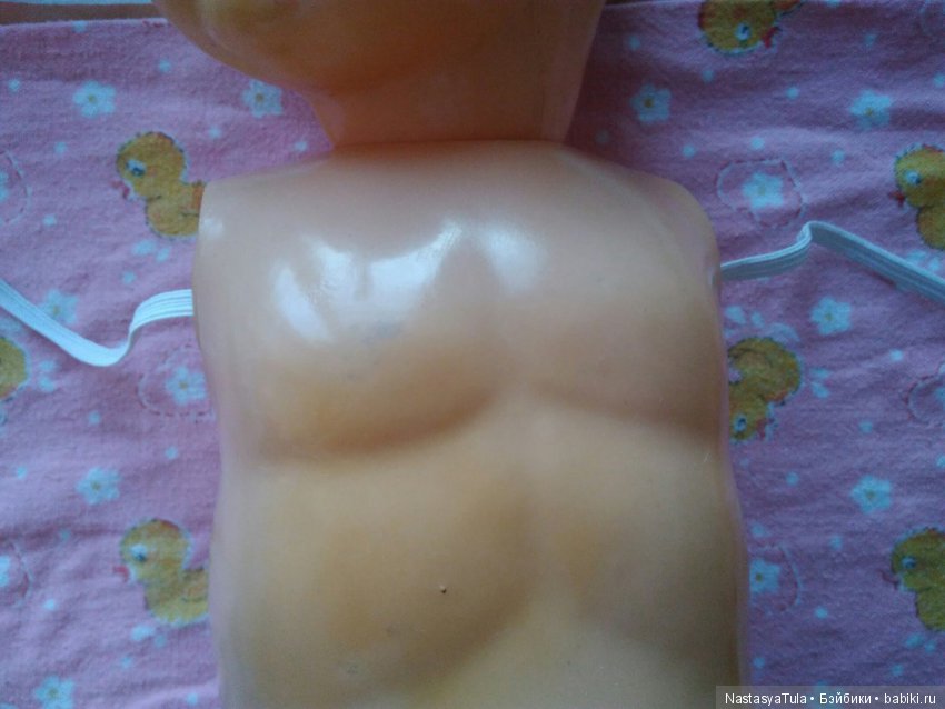 Перетяжка резинки у целлулоидной куклы (фото 9)