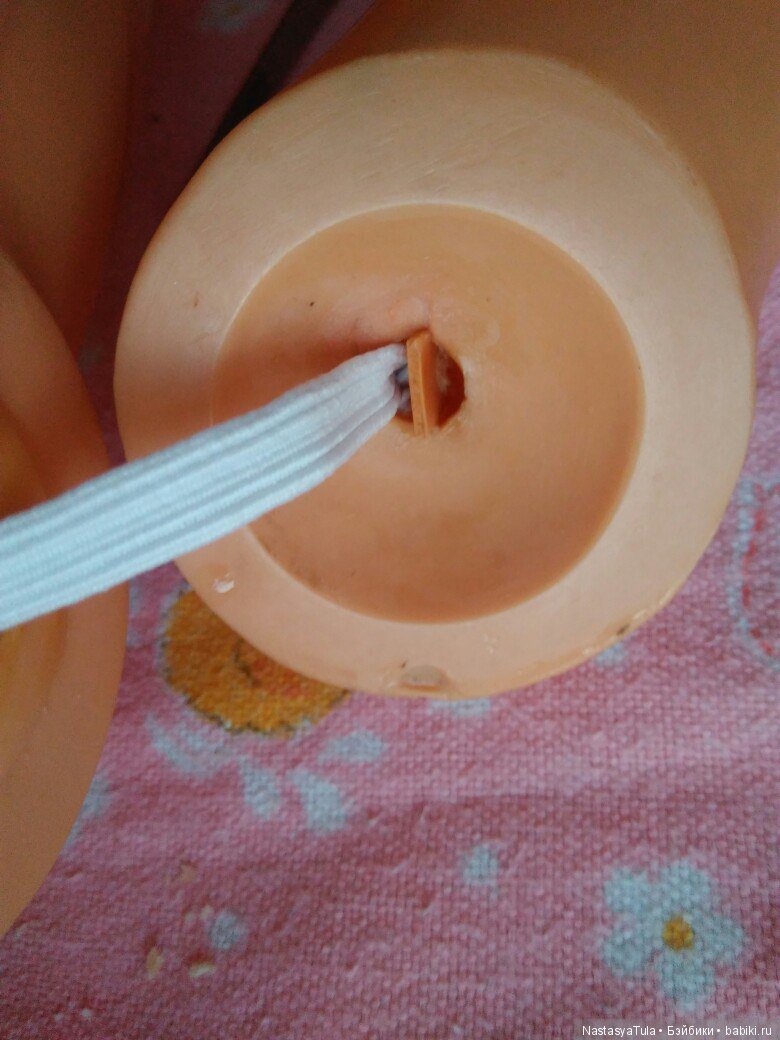 Перетяжка резинки у целлулоидной куклы