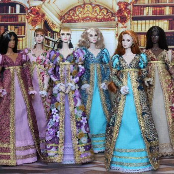 Коллекция платьев "Надо больше золота"