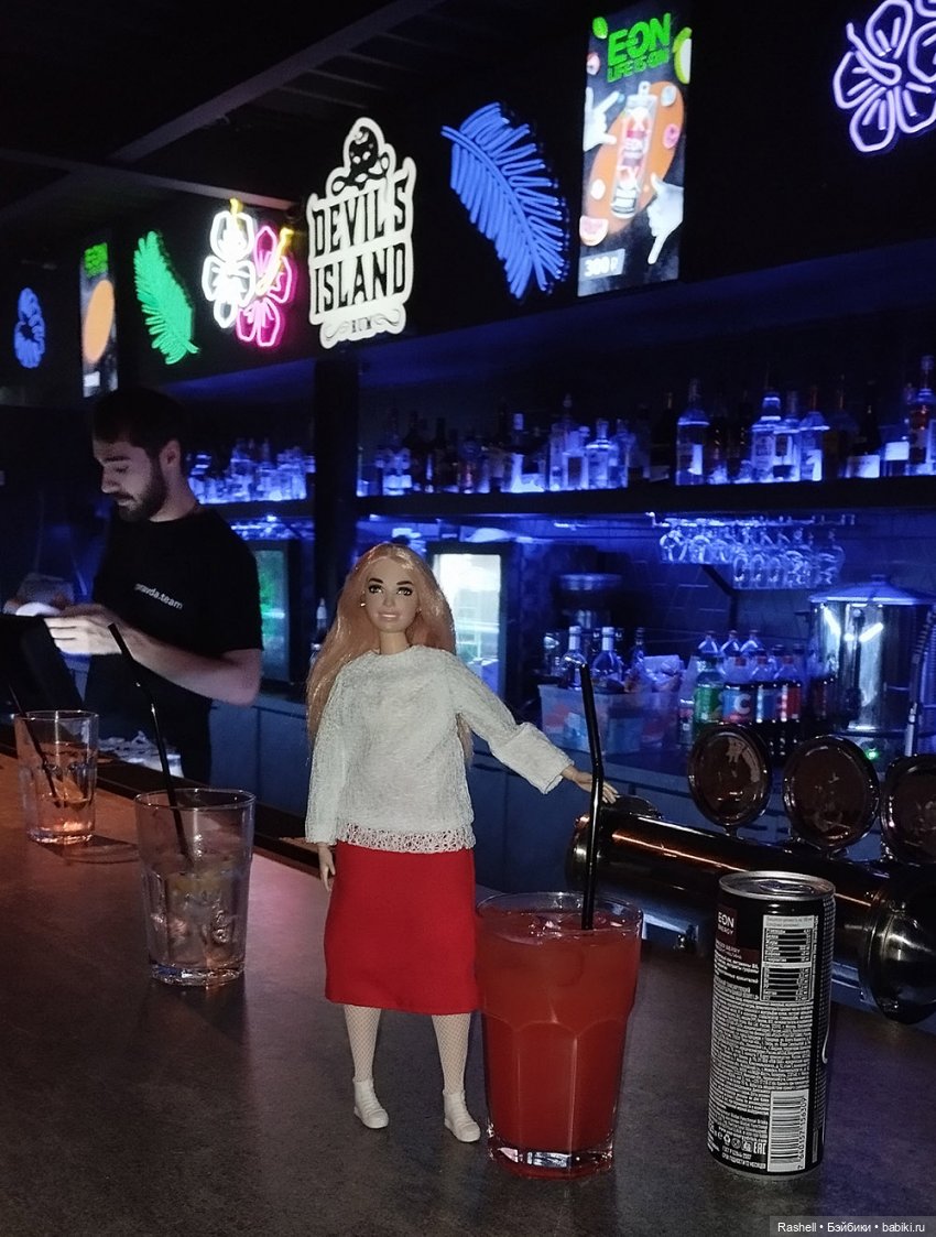 Отпуск 11/24. Гердочка продолжает гулять в Москве. И еще один Хеллоуин