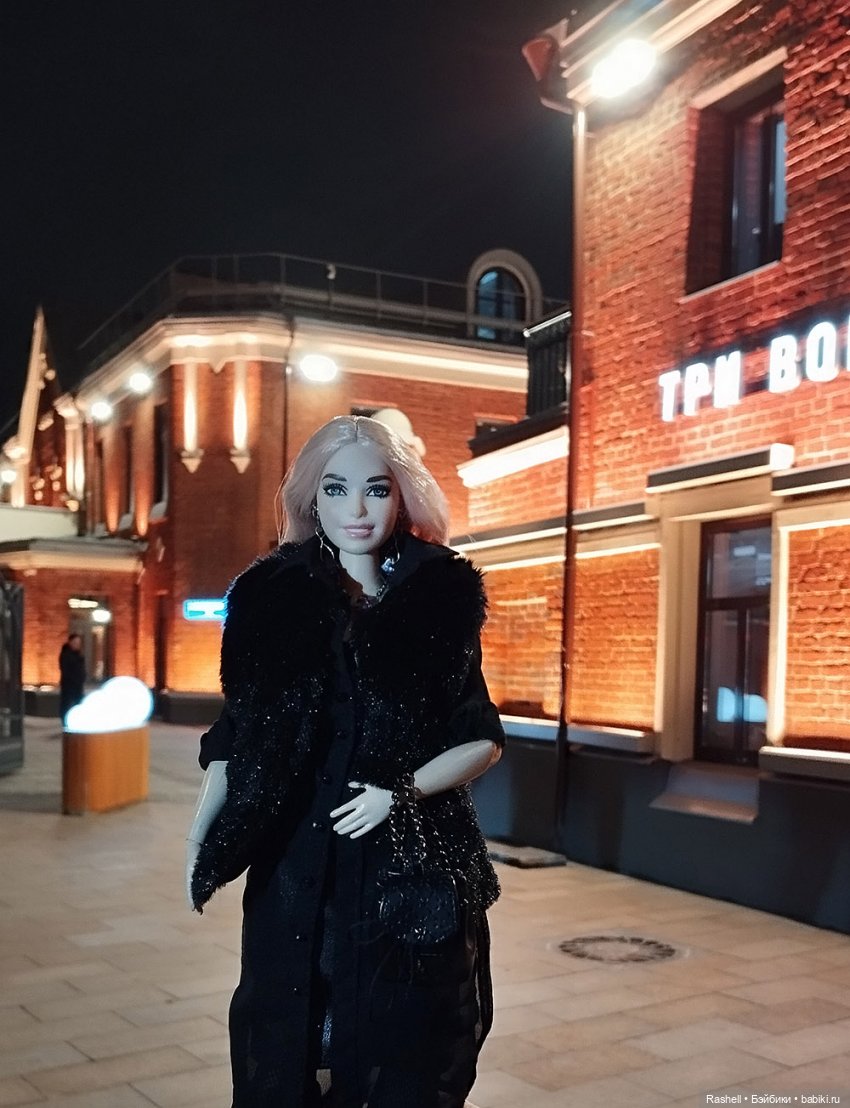 Отпуск 11/24. Гердочка продолжает гулять в Москве. И еще один Хеллоуин