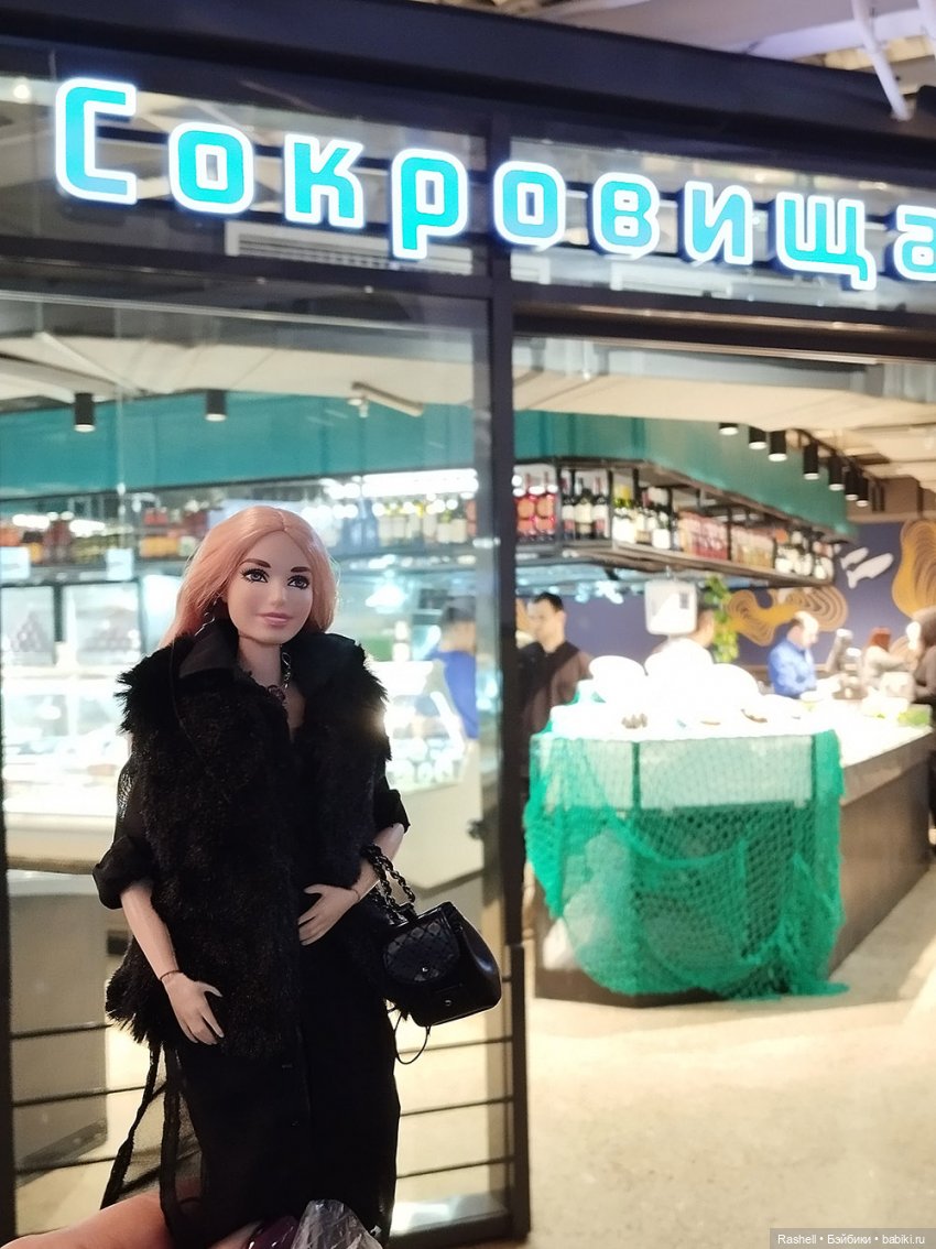 Отпуск 11/24. Гердочка продолжает гулять в Москве. И еще один Хеллоуин