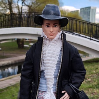 Леонард на весеннем променаде