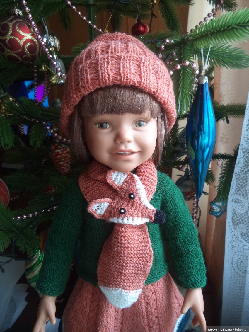 Лиса, кусающая себя за хвост