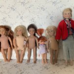 Группа кукольных девиц