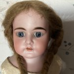 Роскошные брови от немецкой красотки