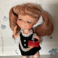 Девочка Софочка и её сумочка))