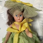 Композитная девочка из сороковых