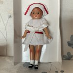 Задумчивая медсестра