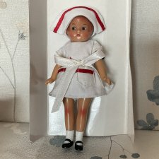 Задумчивая медсестра