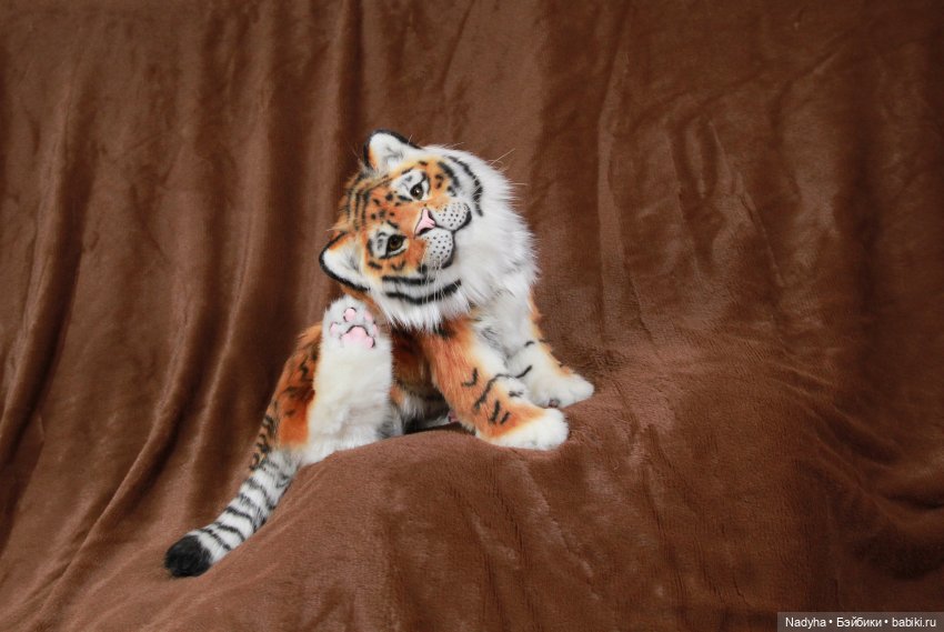Реалистичная мягкая игрушка тигренок (фото 2)