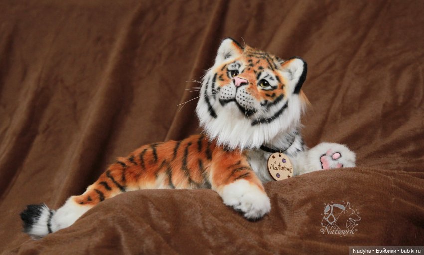 Реалистичная мягкая игрушка тигренок (фото 4)