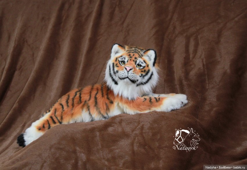 Реалистичная мягкая игрушка тигренок