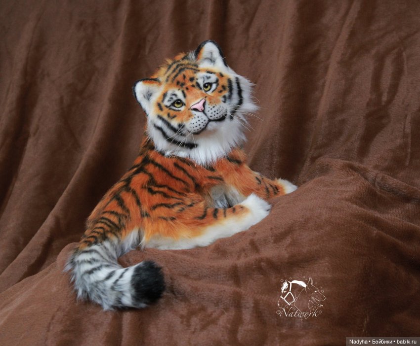 Реалистичная мягкая игрушка тигренок (фото 7)