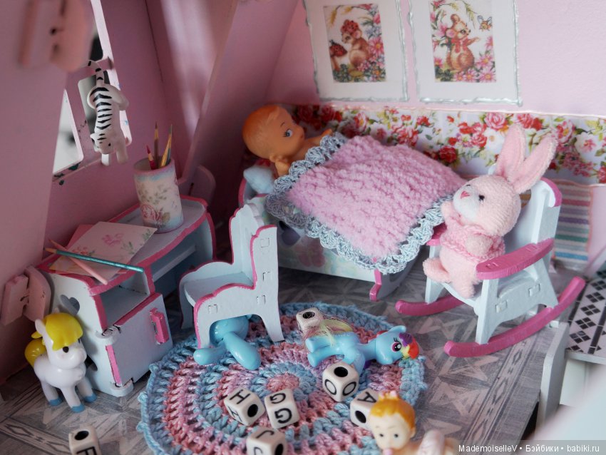 Алиса в Зазеркалье. Сказка в картинках (по мотивам произведений Льюиса Кэрола)