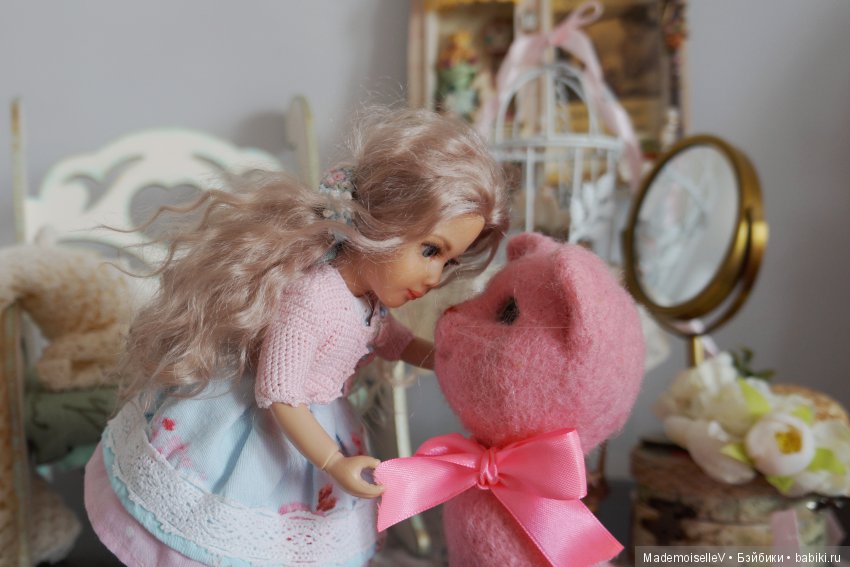 Алиса в Зазеркалье. Сказка в картинках (по мотивам произведений Льюиса Кэрола)