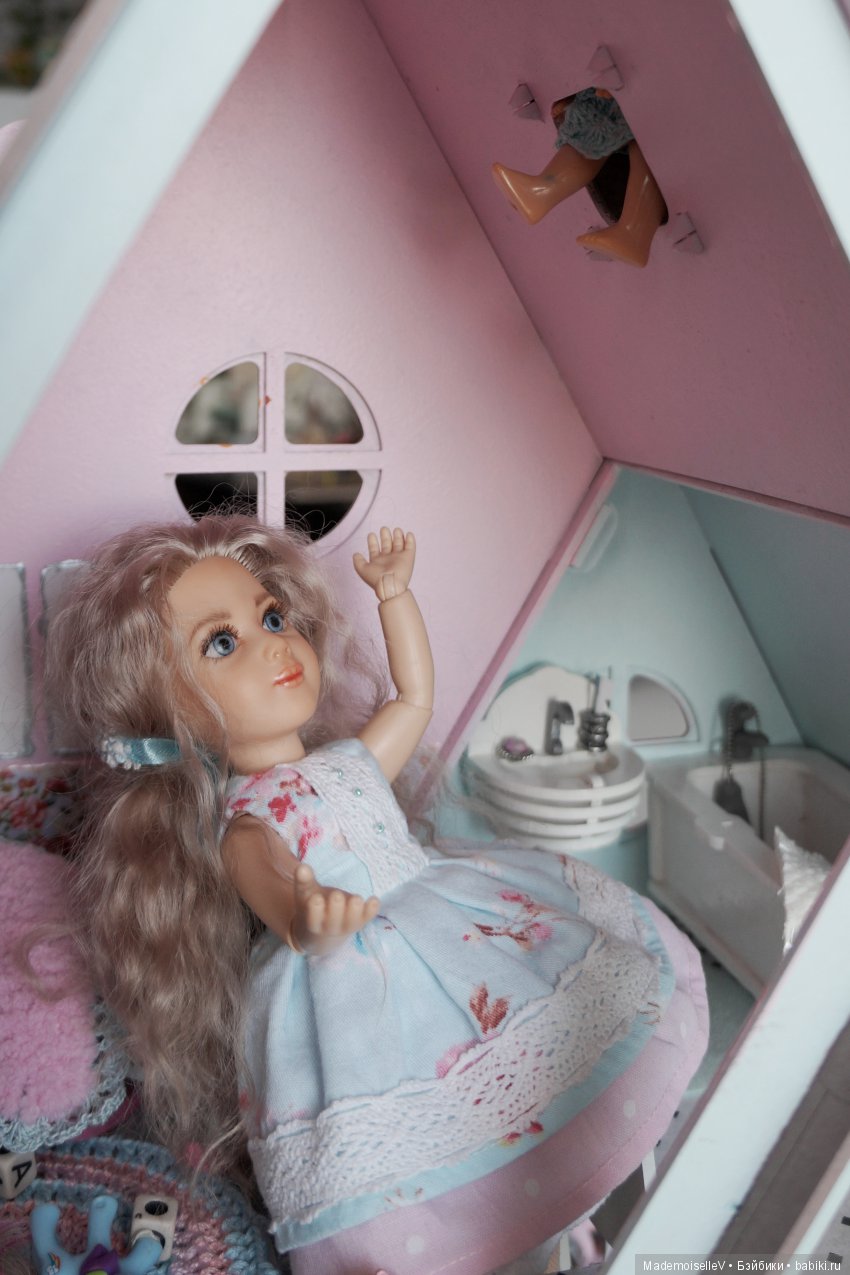 Алиса в Зазеркалье. Сказка в картинках (по мотивам произведений Льюиса Кэрола)