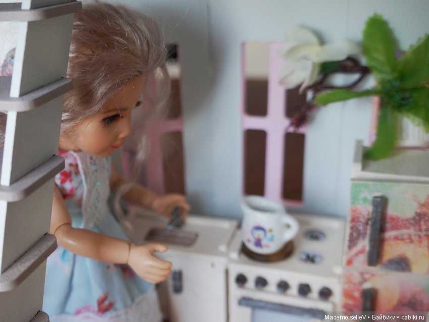 Алиса в Зазеркалье. Сказка в картинках (по мотивам произведений Льюиса Кэрола)