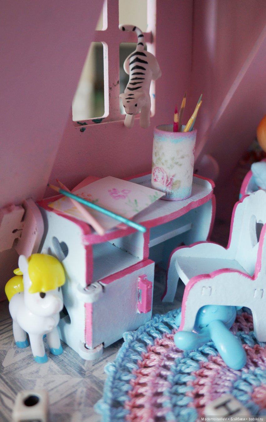 Алиса в Зазеркалье. Сказка в картинках (по мотивам произведений Льюиса Кэрола)