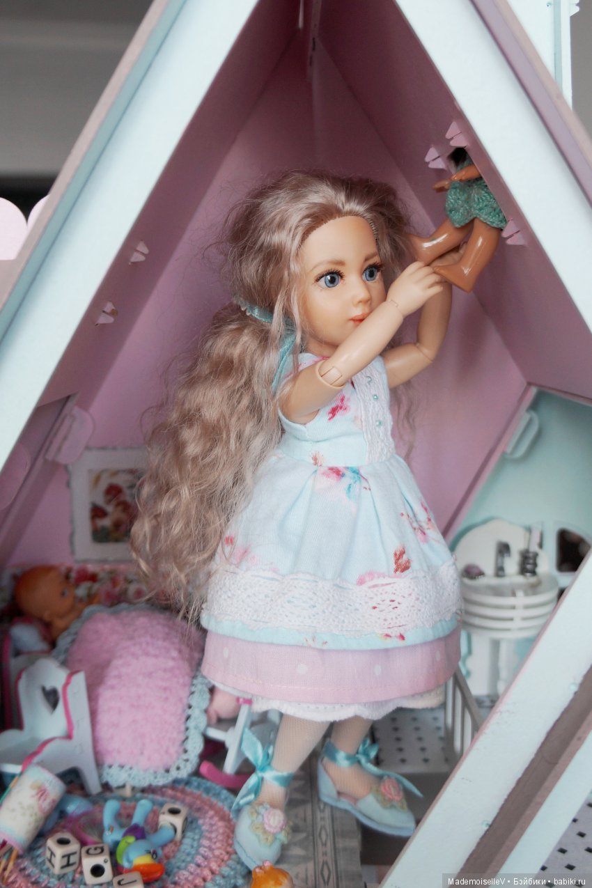 Алиса в Зазеркалье. Сказка в картинках (по мотивам произведений Льюиса Кэрола)