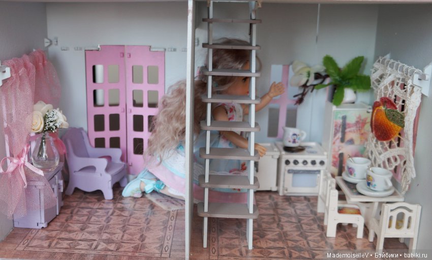 Алиса в Зазеркалье. Сказка в картинках (по мотивам произведений Льюиса Кэрола)