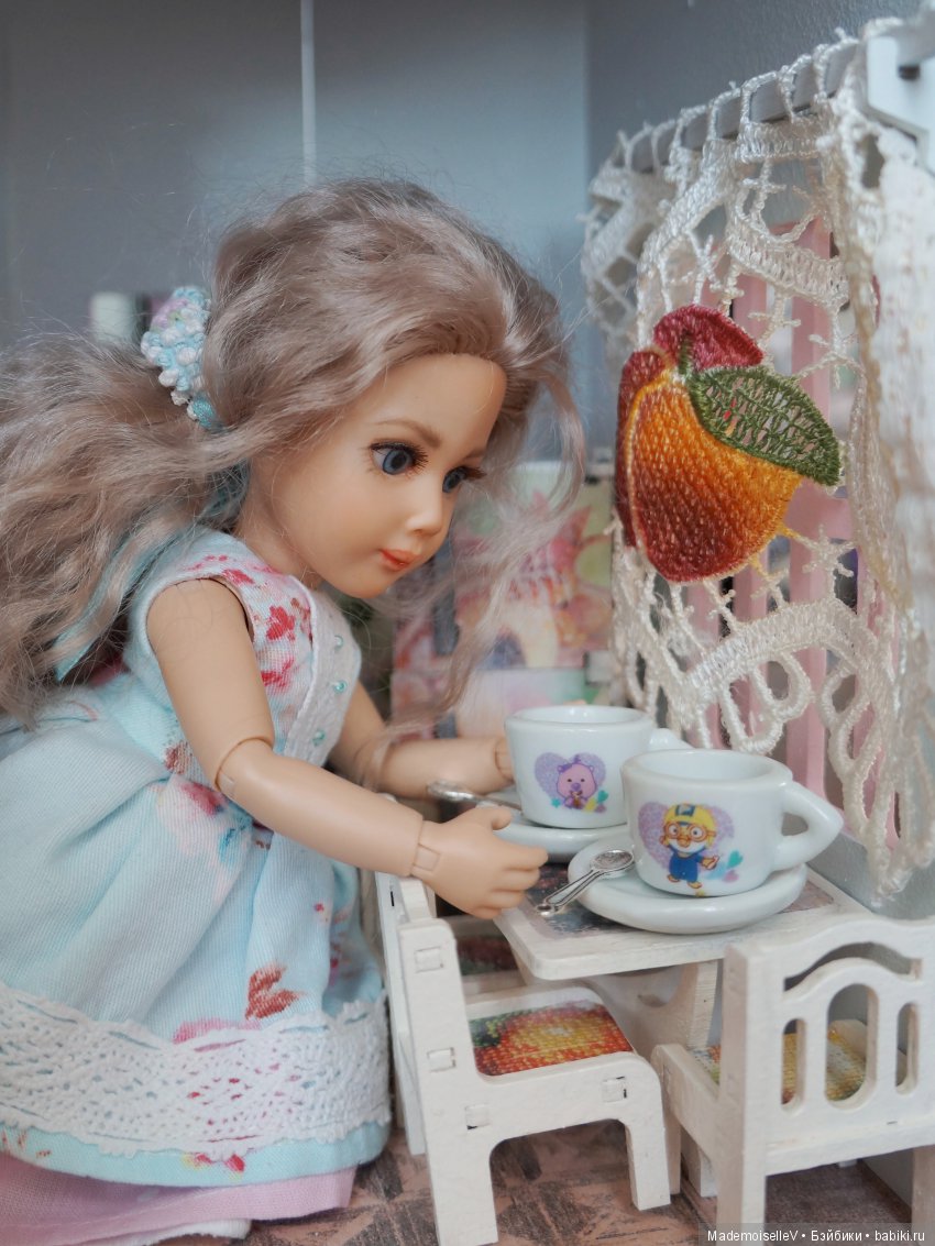 Алиса в Зазеркалье. Сказка в картинках (по мотивам произведений Льюиса Кэрола)