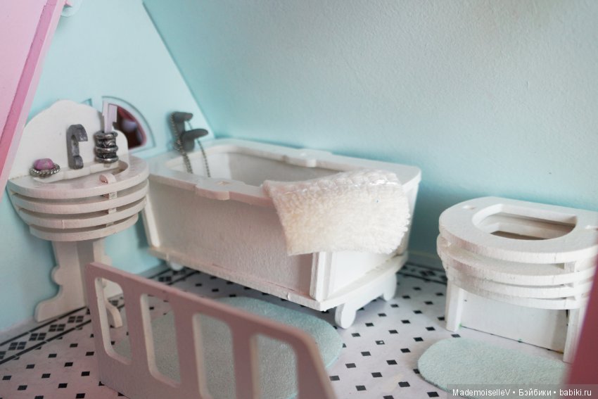 Алиса в Зазеркалье. Сказка в картинках (по мотивам произведений Льюиса Кэрола)