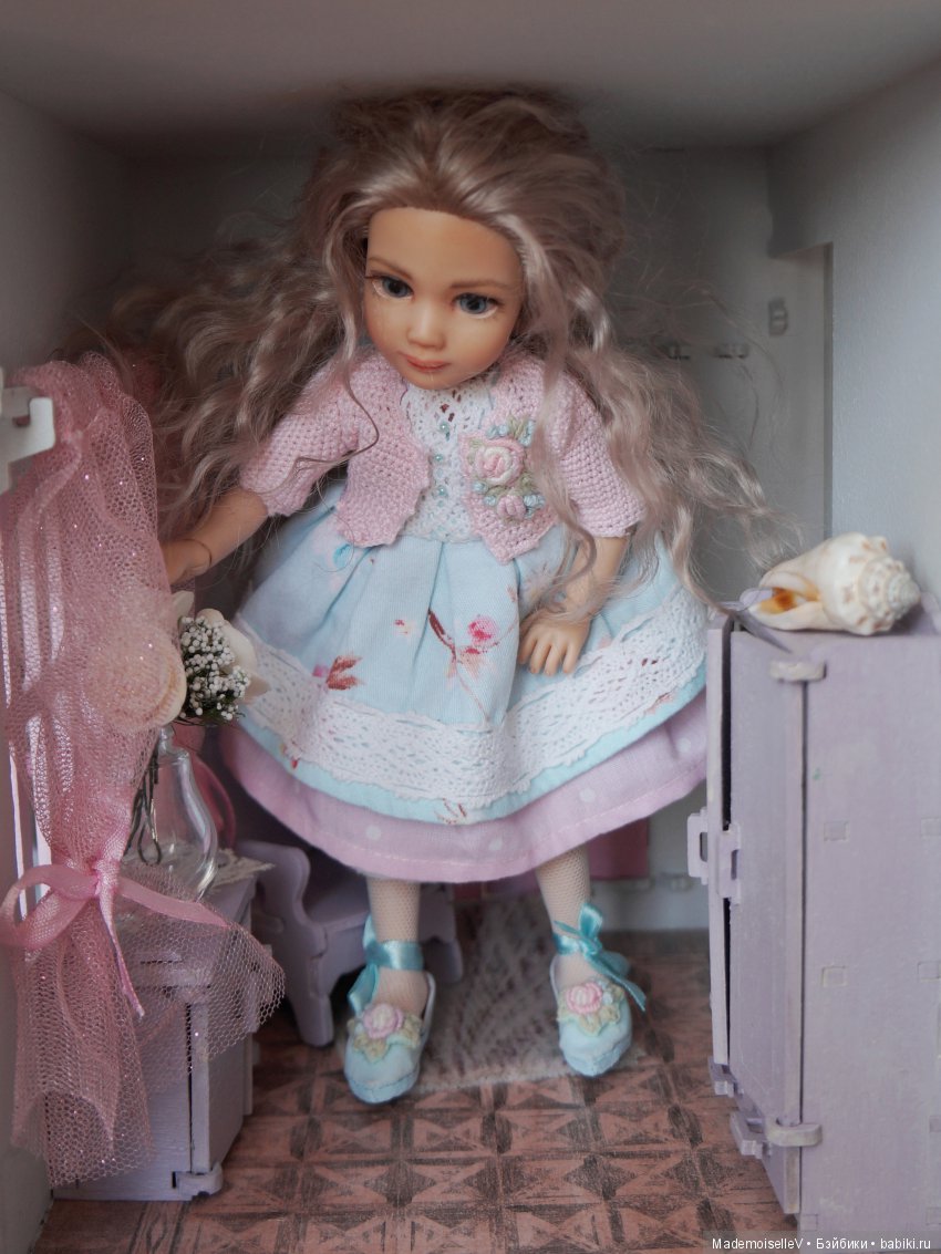 Алиса в Зазеркалье. Сказка в картинках (по мотивам произведений Льюиса Кэрола)