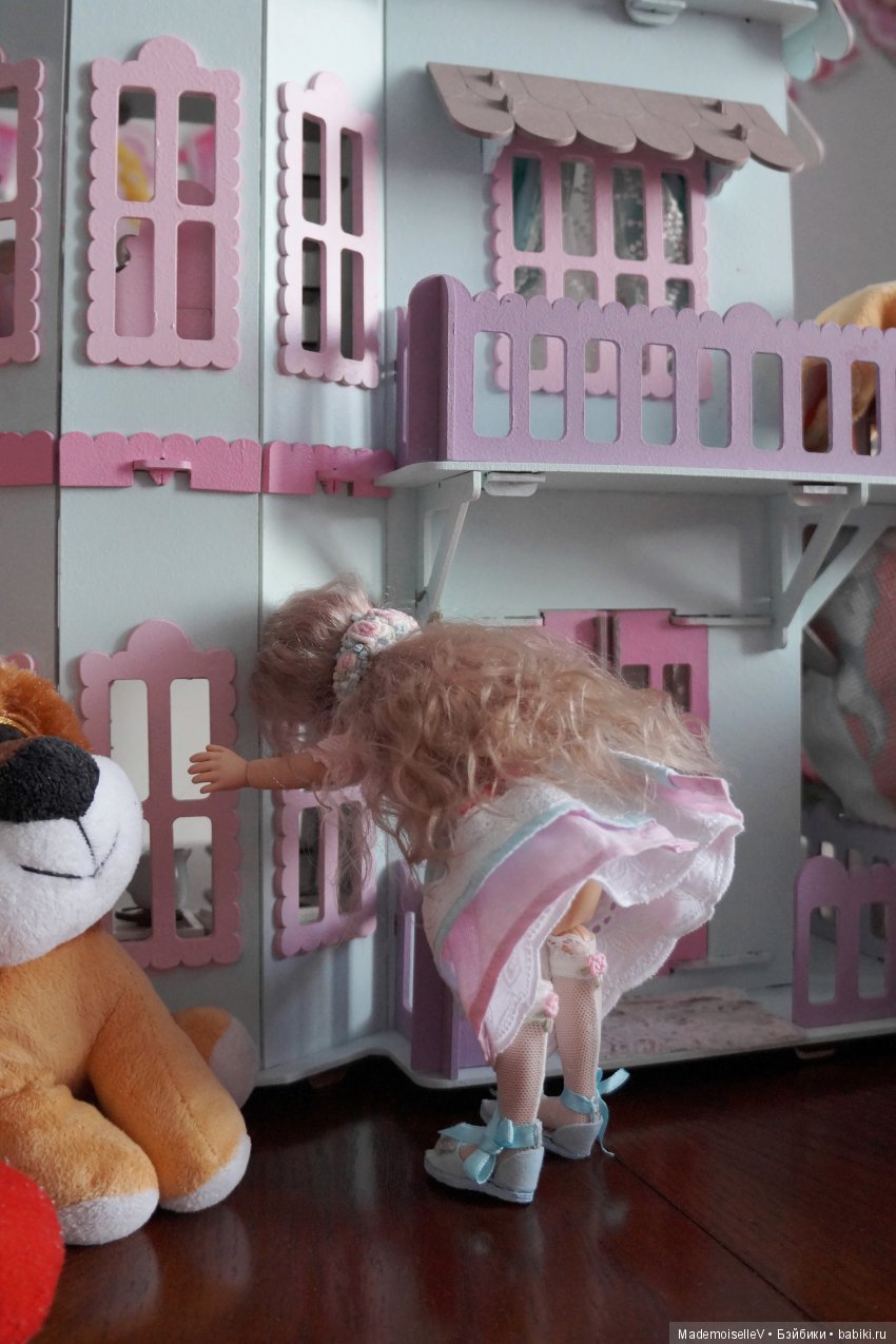 Алиса в Зазеркалье. Сказка в картинках (по мотивам произведений Льюиса Кэрола)