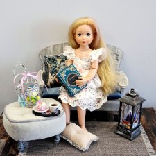 Интерьерная композиция с диванчиком-скамьей