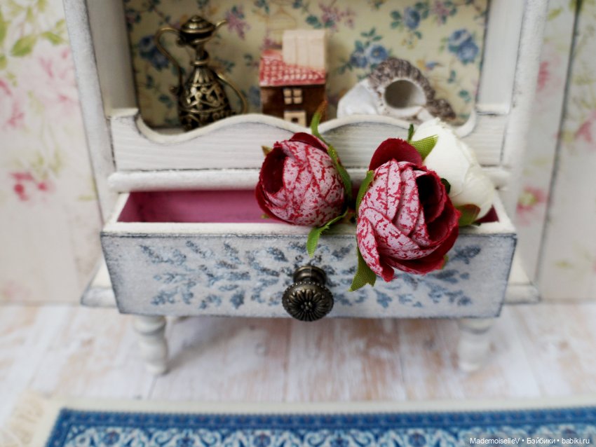 Сервант в винтажном стиле