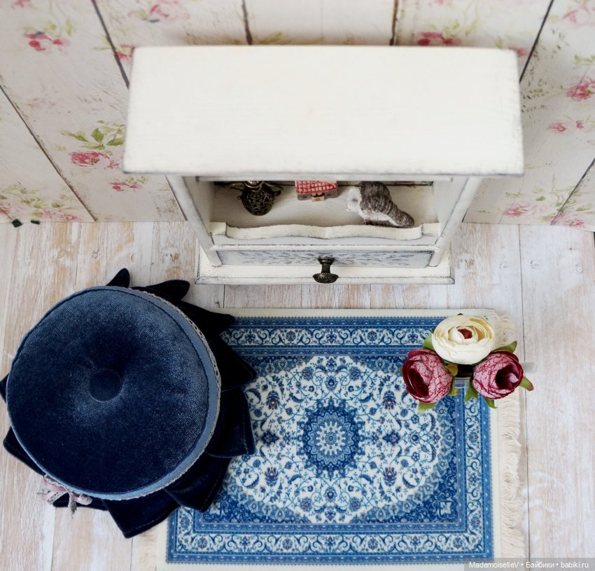 Сервант в винтажном стиле